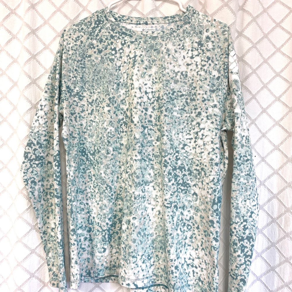 Columbia swim shirt size Large